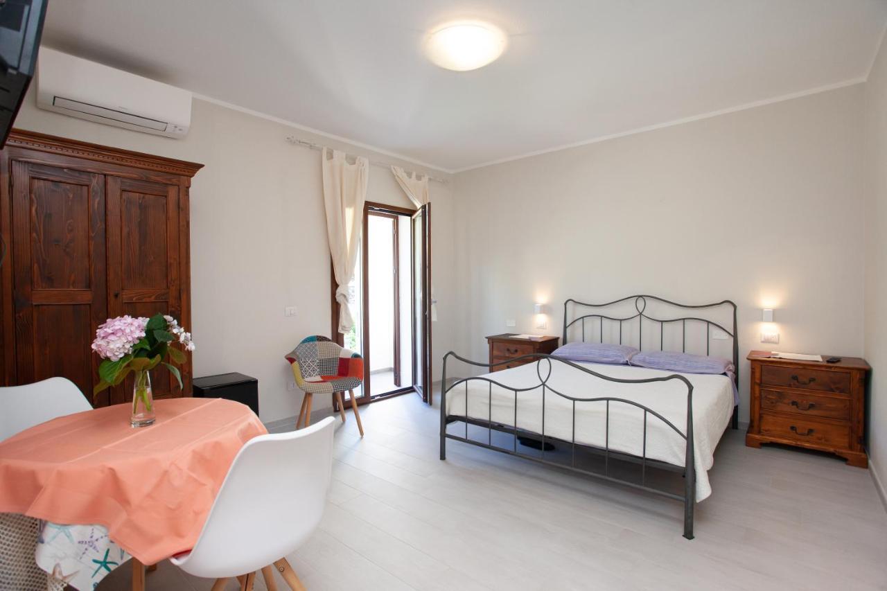Lu Lioni Rooms San Teodoro  Exterior photo